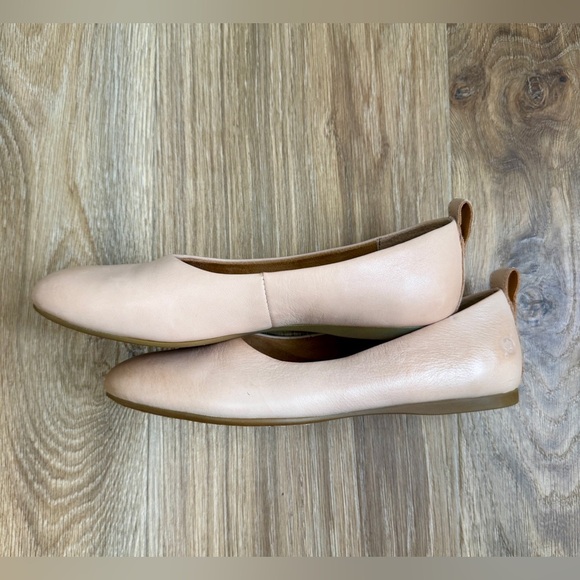 Born Beca in Beca Natural Flats Size 7 LNC - Picture 6 of 9